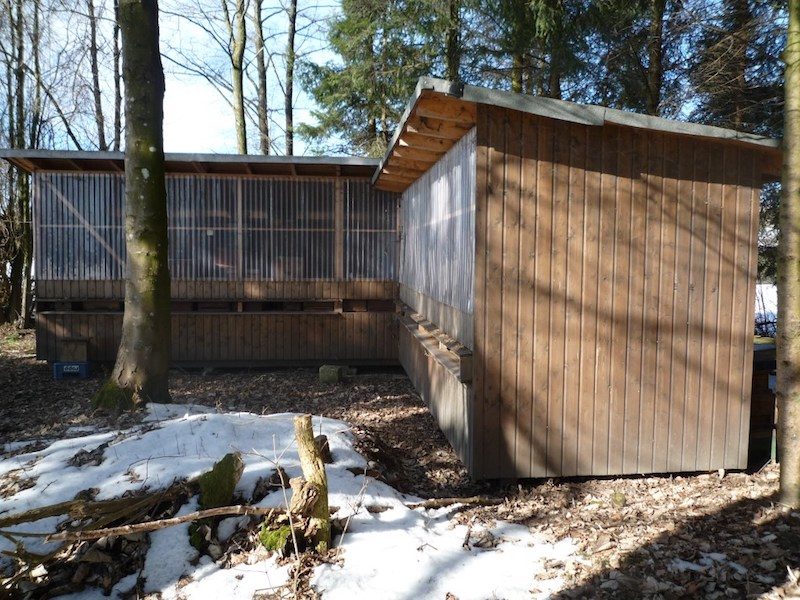 Large corrugated bee house